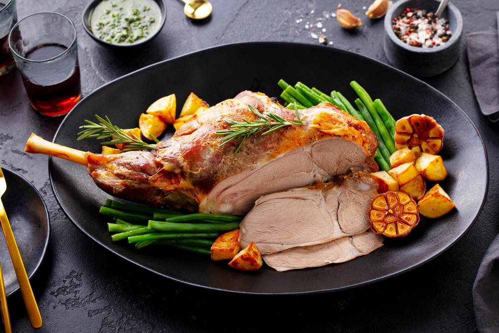 UK lamb legs bone-in – chilled vacuum packed for wholesale