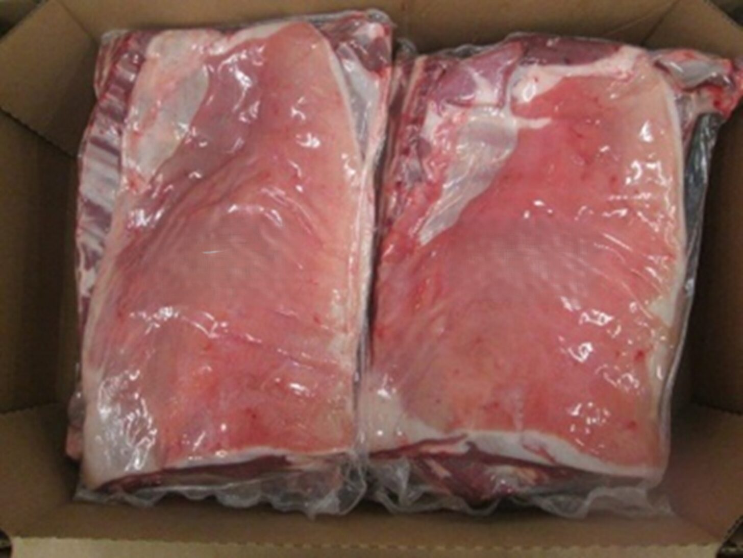 Fresh bone-in lamb breast cuts displayed on tray – ideal for kebab shops and butchers