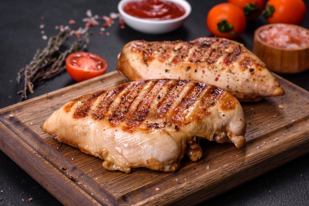 Boneless chicken fillets for foodservice